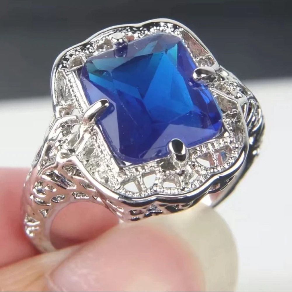 Ladies Fashion Princess Cut Blue Zircon Faux Silver Ring Size 6 ***New
